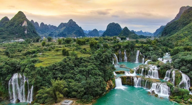 پهن ترین آبشار بین چین و ویتنام